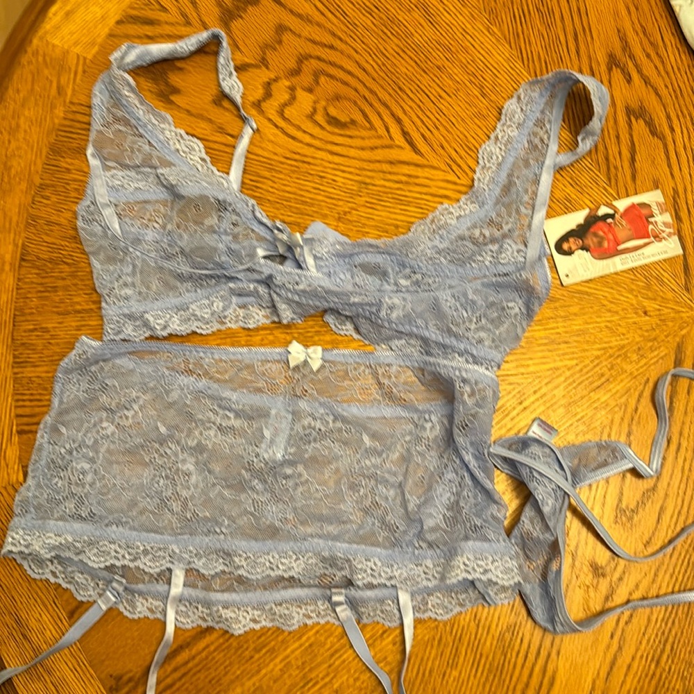 Exposed ooh la lace